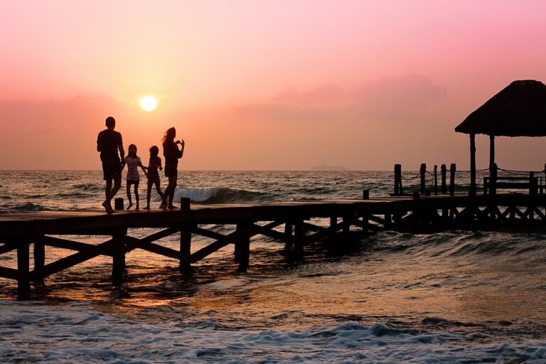 découvrez les plus belles plages familiales où petits et grands peuvent s'amuser ensemble. profitez d'activités, de paysages enchanteurs et de moments inoubliables en famille sous le soleil.